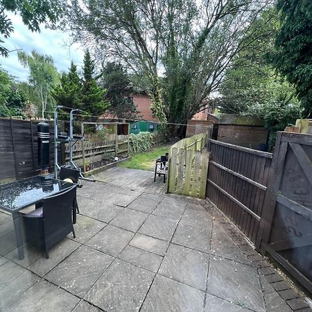 Апартаменти 20Mins To Bakerst, Harry Potter & Wembley Stadium! Northwood  Екстер'єр фото