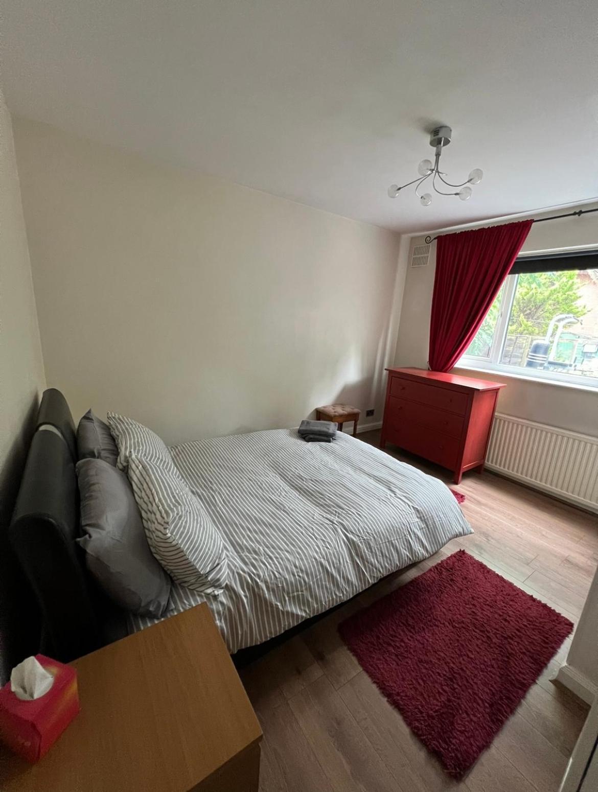 Апартаменти 20Mins To Bakerst, Harry Potter & Wembley Stadium! Northwood  Екстер'єр фото