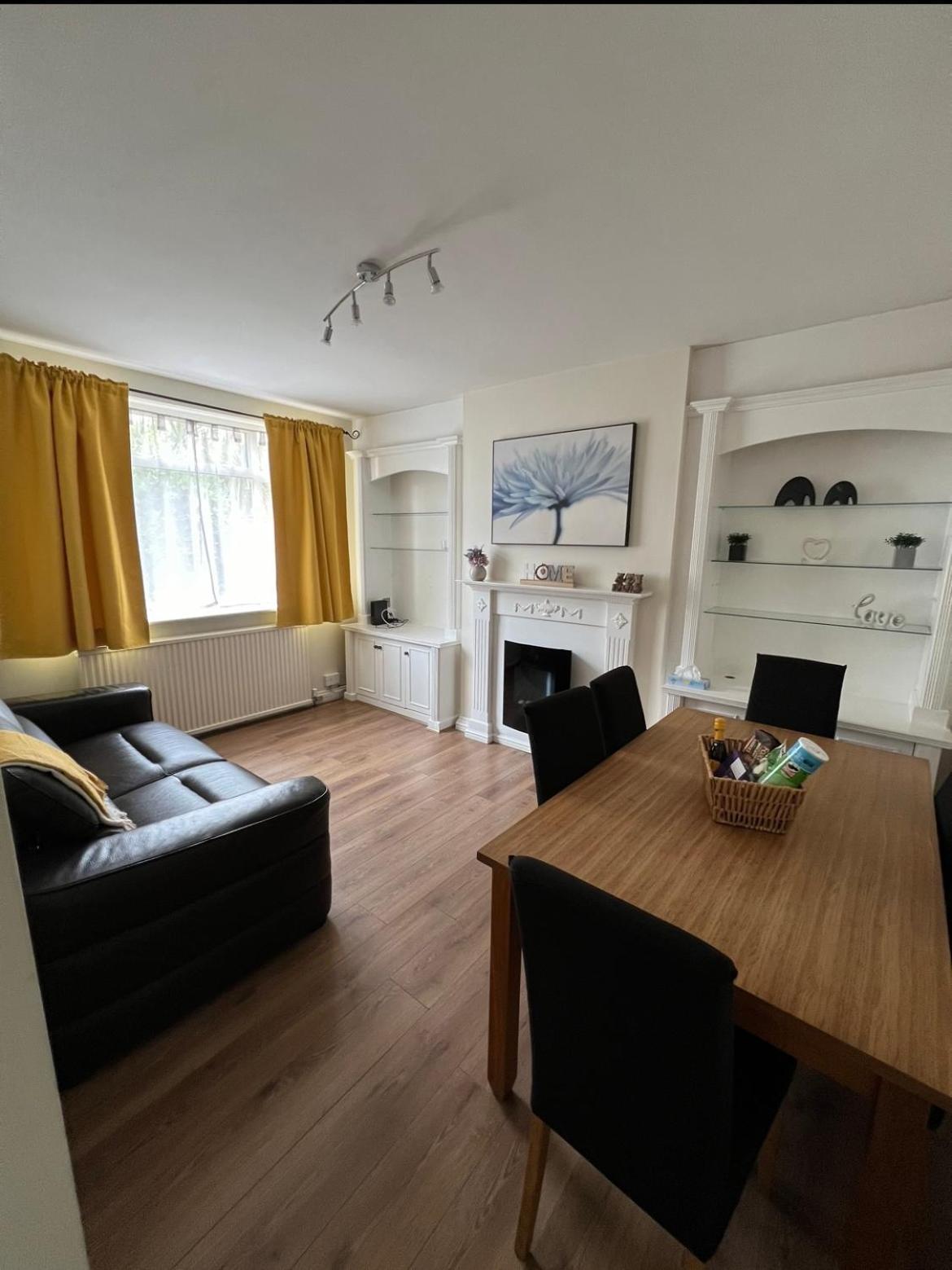 Апартаменти 20Mins To Bakerst, Harry Potter & Wembley Stadium! Northwood  Екстер'єр фото